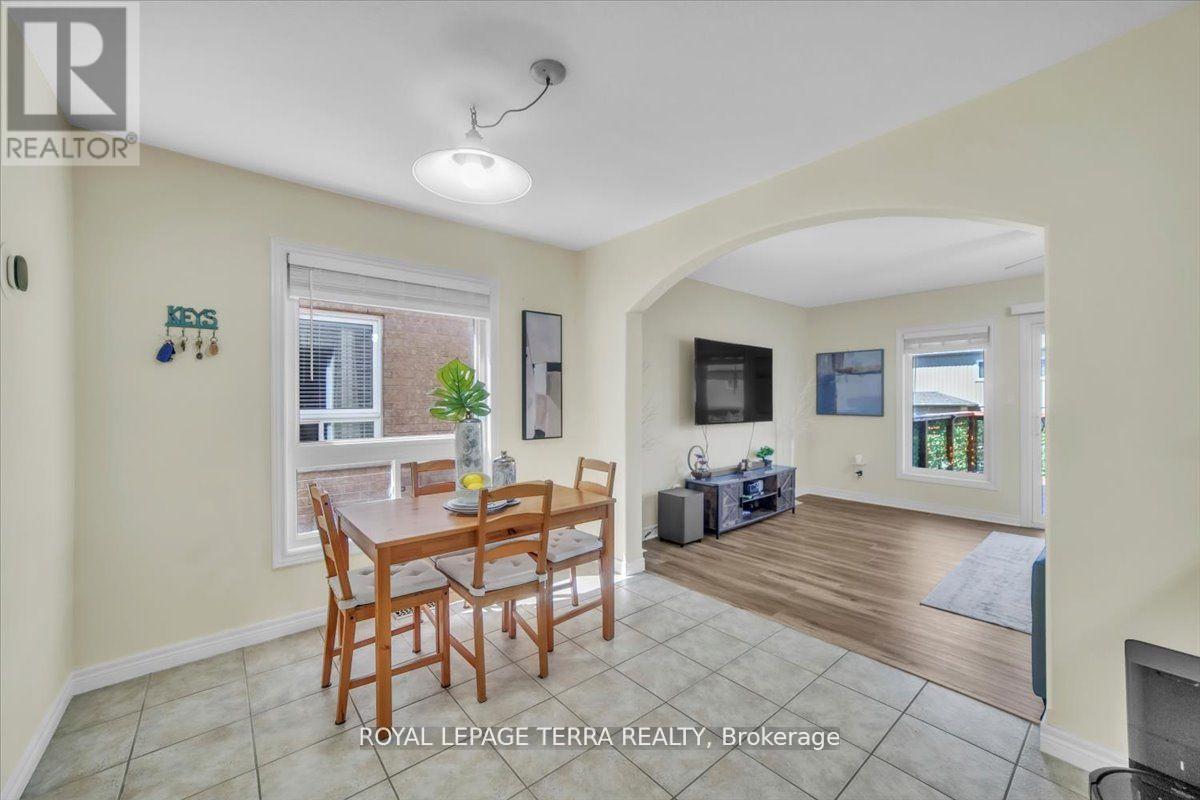 31 Vipond Street, Guelph (Grange Road), Ontario  N1E 0G9 - Photo 7 - X12298107