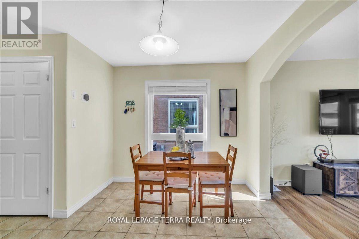 31 Vipond Street, Guelph (Grange Road), Ontario  N1E 0G9 - Photo 9 - X12298107