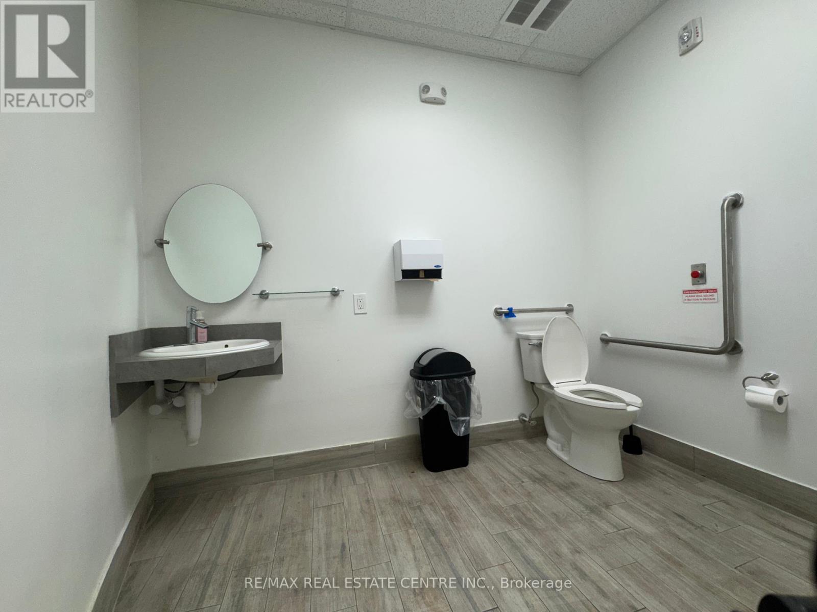 1050 Paramount Drive, Hamilton (Stoney Creek Mountain), Ontario  L8J 1P8 - Photo 15 - X12298110
