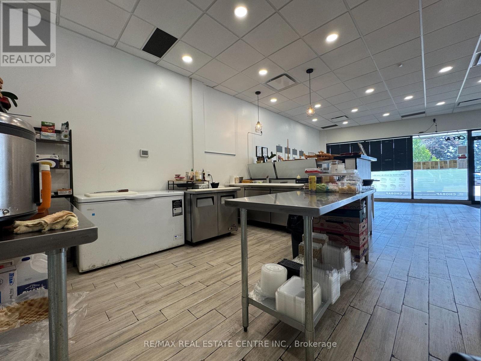 1050 Paramount Drive, Hamilton (Stoney Creek Mountain), Ontario  L8J 1P8 - Photo 23 - X12298110