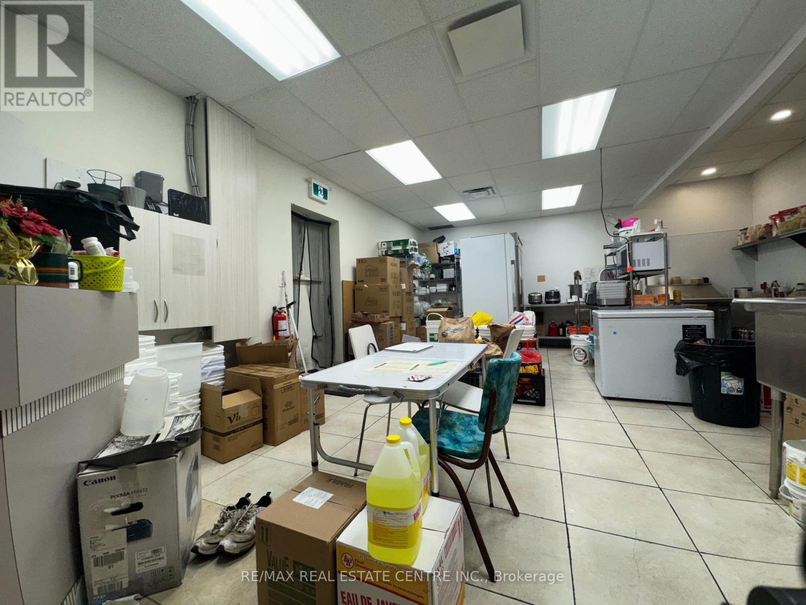 1050 Paramount Drive, Hamilton (Stoney Creek Mountain), Ontario  L8J 1P8 - Photo 33 - X12298110