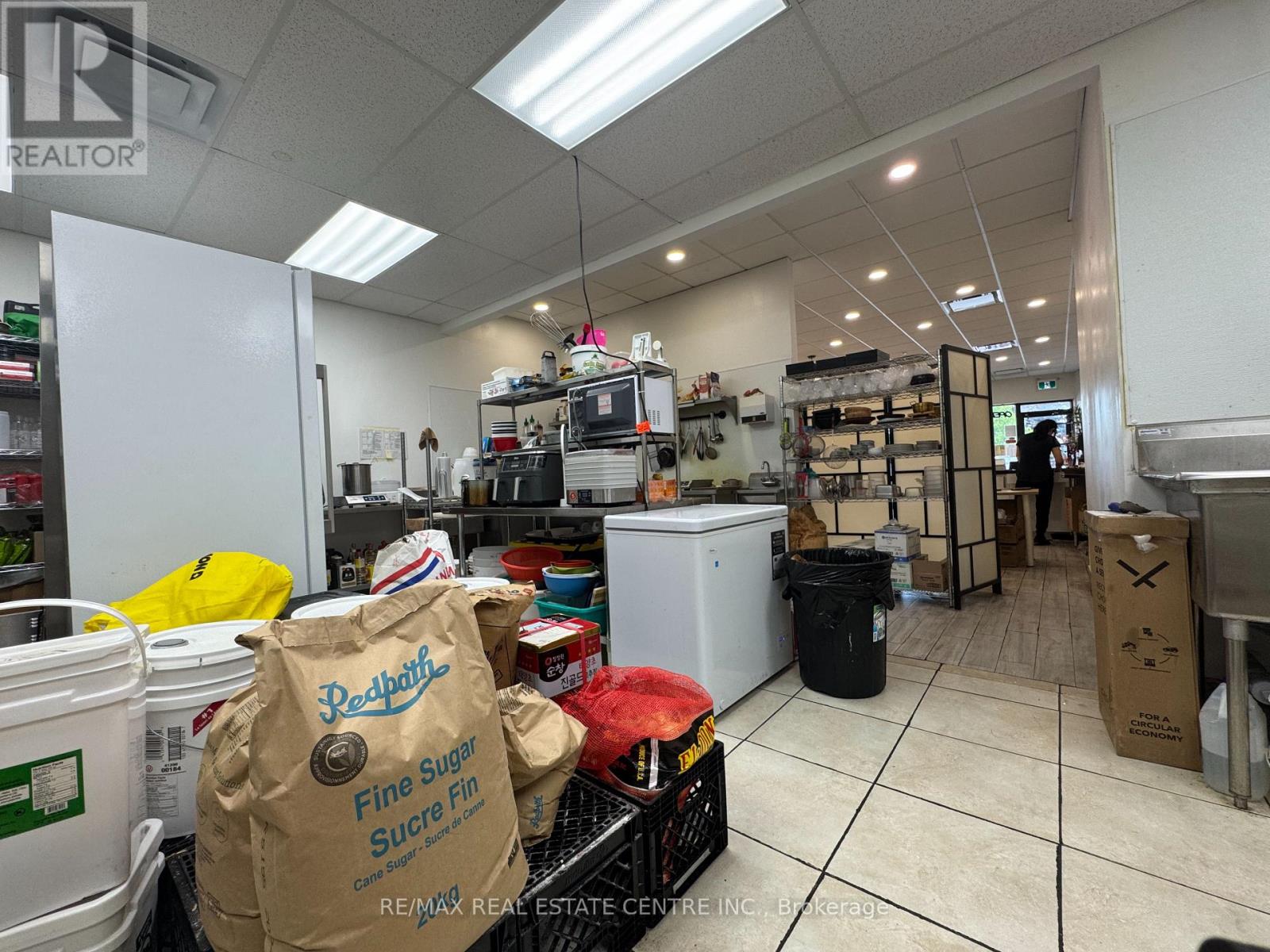 1050 Paramount Drive, Hamilton (Stoney Creek Mountain), Ontario  L8J 1P8 - Photo 37 - X12298110