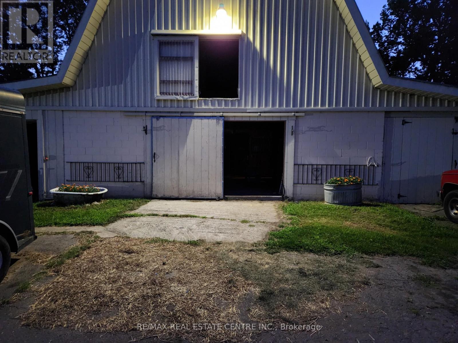 1892 Centre Road, Hamilton, Ontario  L8N 2Z7 - Photo 2 - X12298125