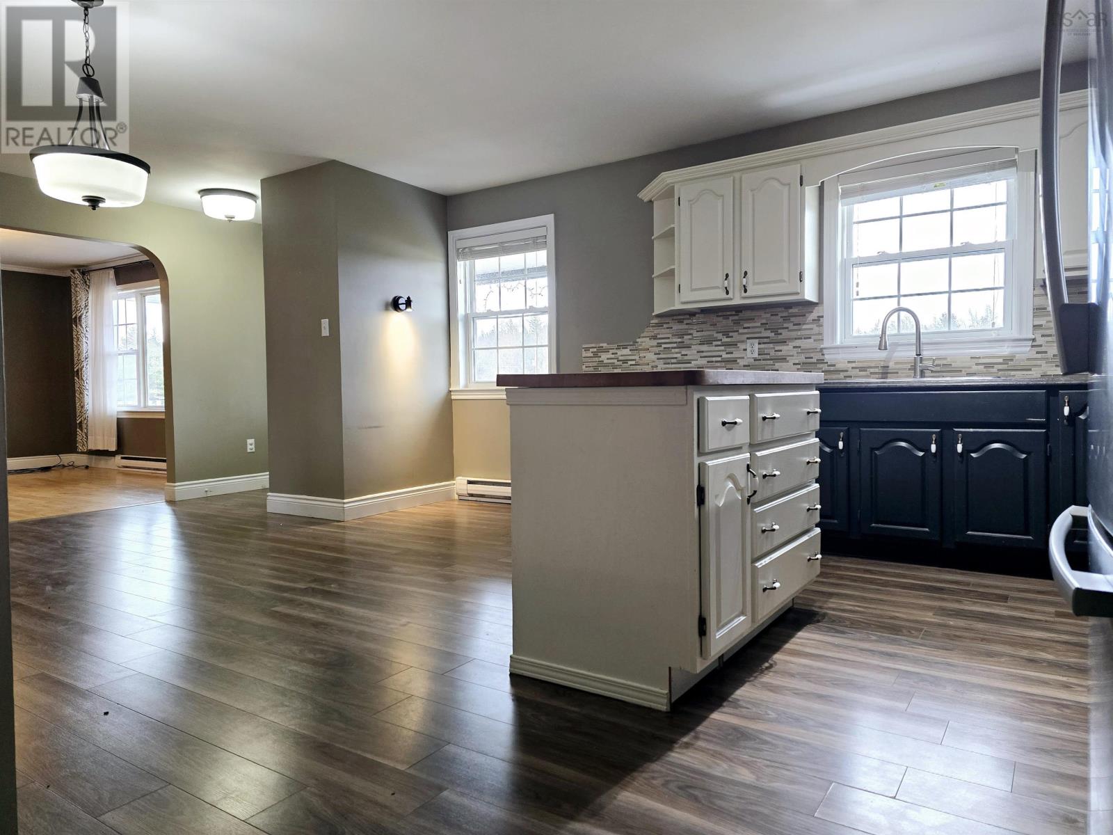 Property at 28 Holmes Lane image 4