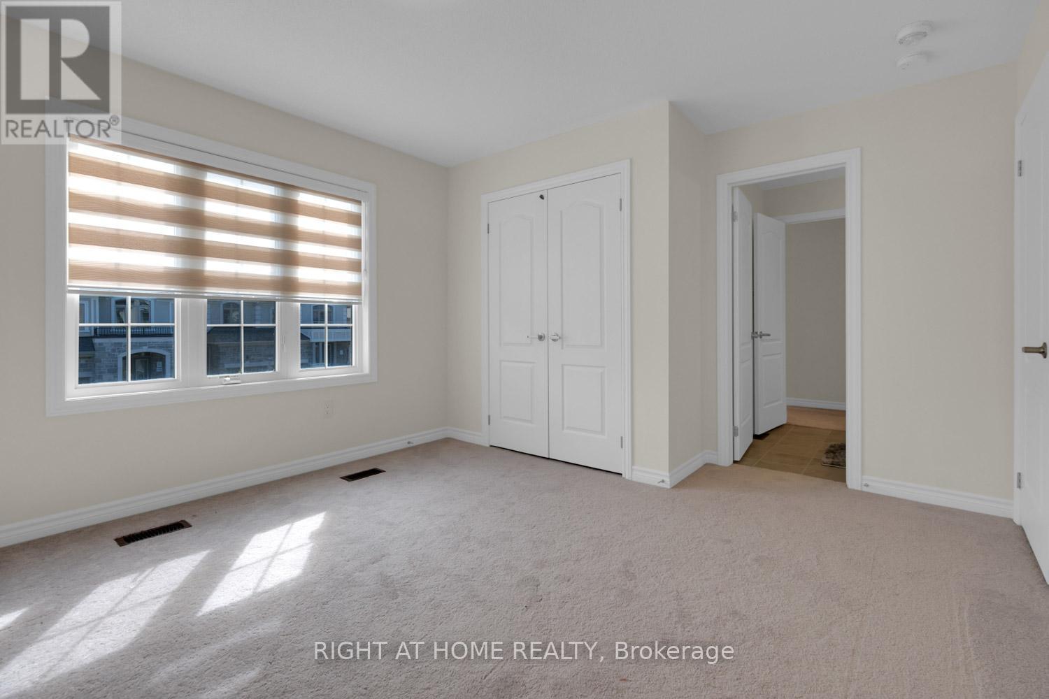 34 Valleo Street, Georgina, Ontario  L4P 0K1 - Photo 15 - N12289044