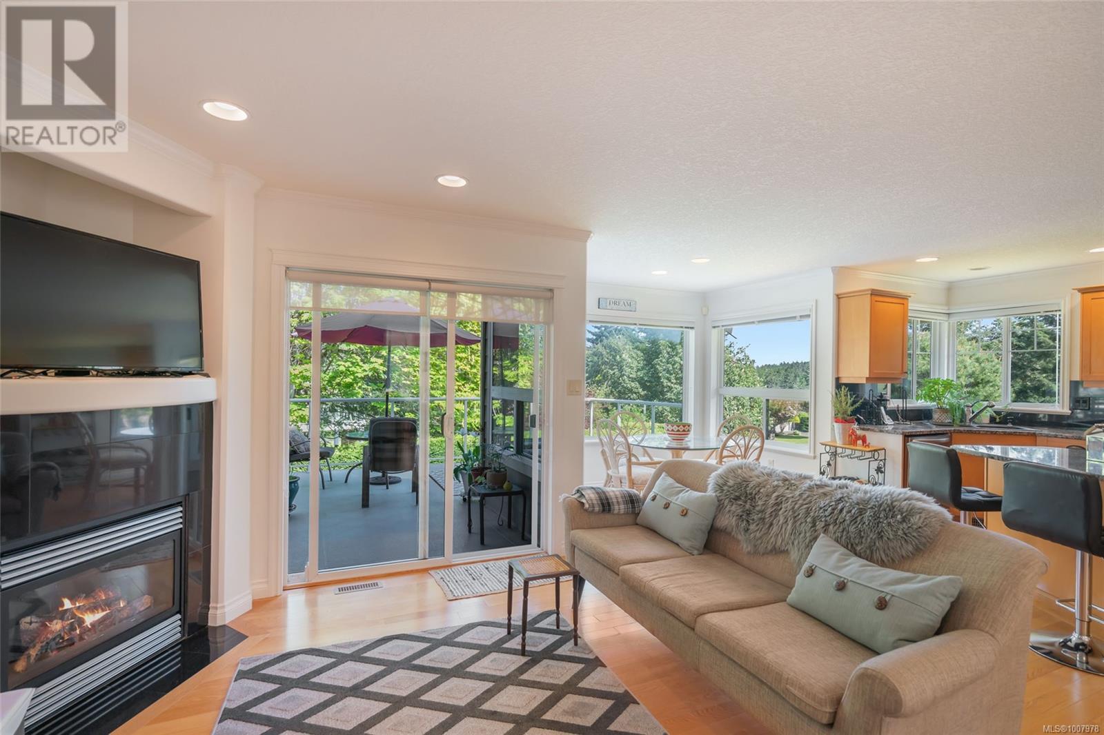 Property at 2390 Glenellen Pl image 2