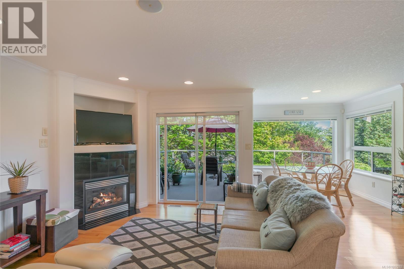 Property at 2390 Glenellen Pl image 3