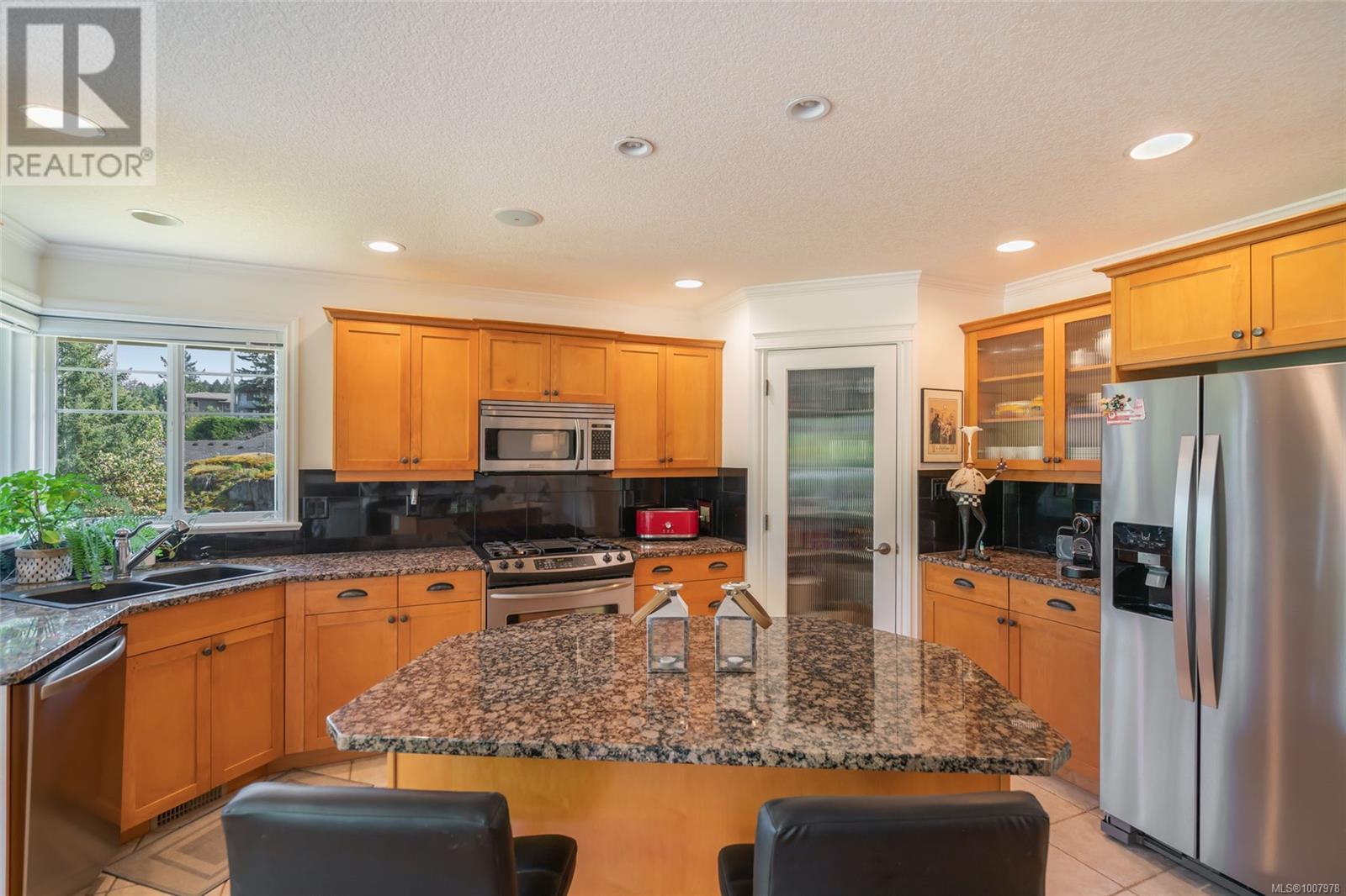 Property at 2390 Glenellen Pl image 4