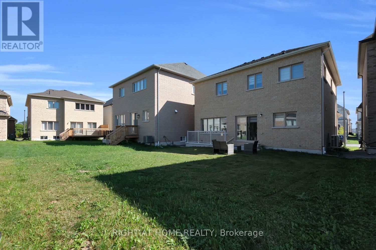 34 Valleo Street, Georgina, Ontario  L4P 0K1 - Photo 18 - N12289044