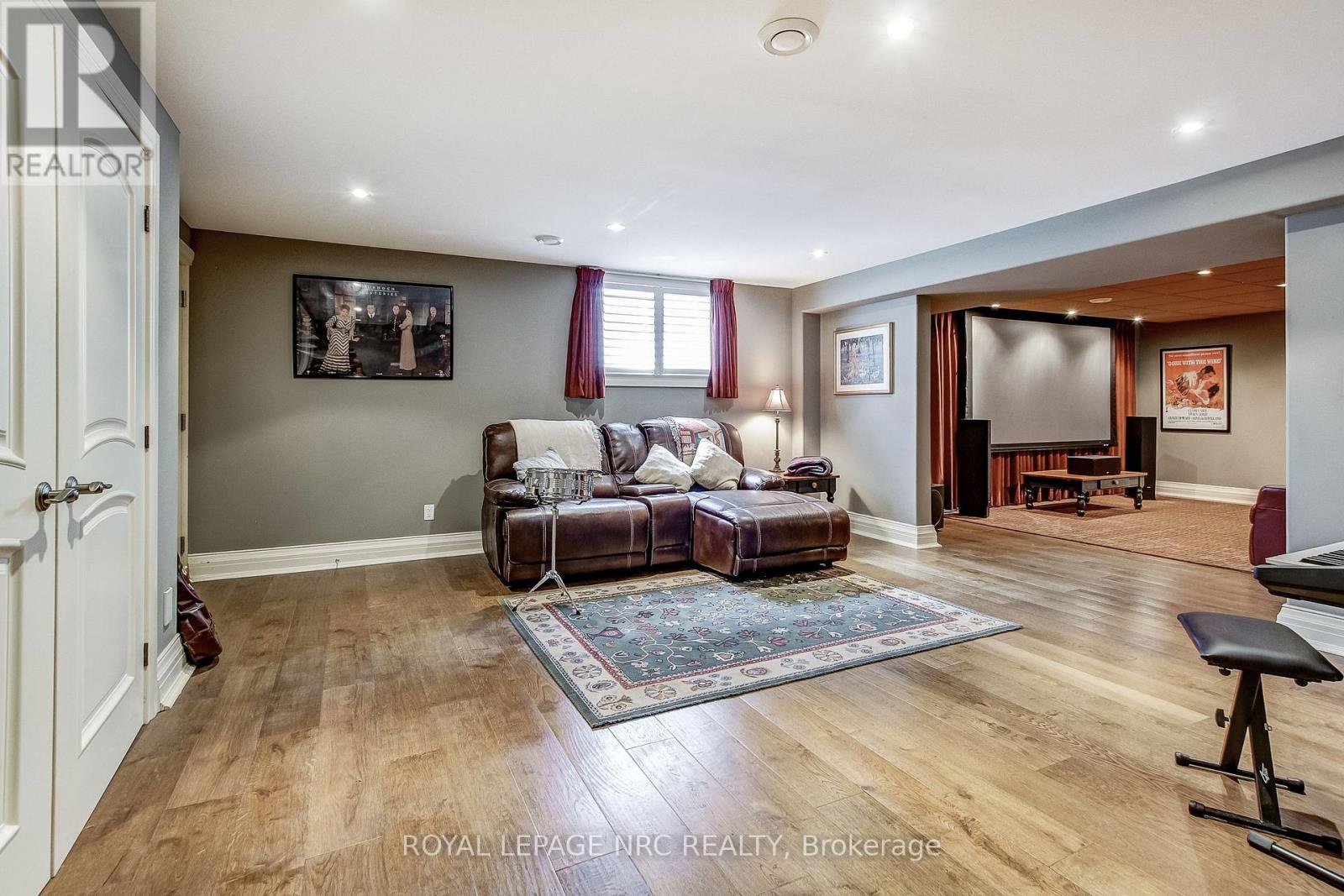 6725 Domenic Crescent, Niagara Falls (Stamford), Ontario  L2J 4L5 - Photo 23 - X12298461