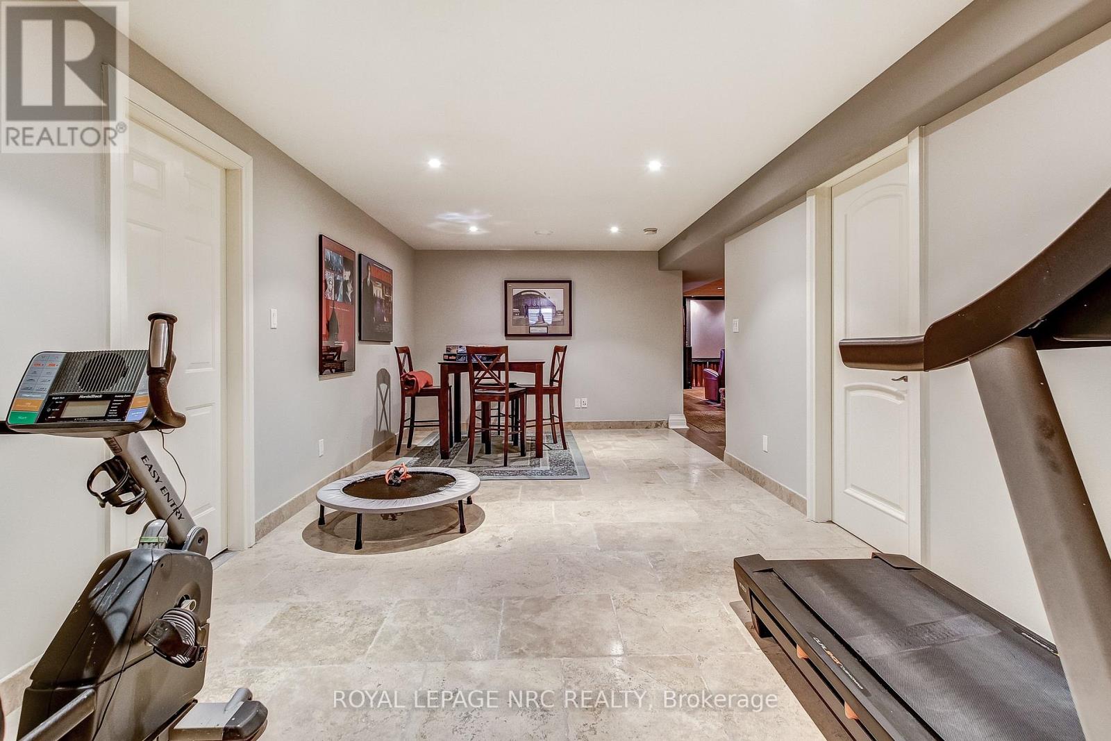 6725 Domenic Crescent, Niagara Falls (Stamford), Ontario  L2J 4L5 - Photo 27 - X12298461