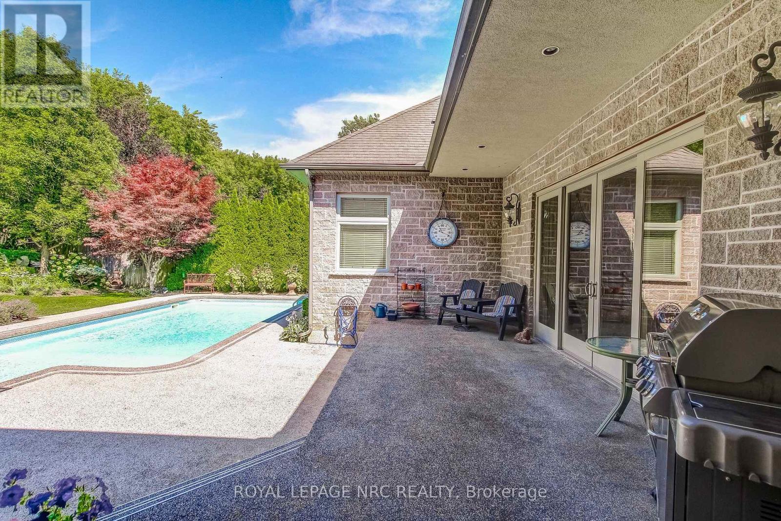 6725 Domenic Crescent, Niagara Falls (Stamford), Ontario  L2J 4L5 - Photo 33 - X12298461