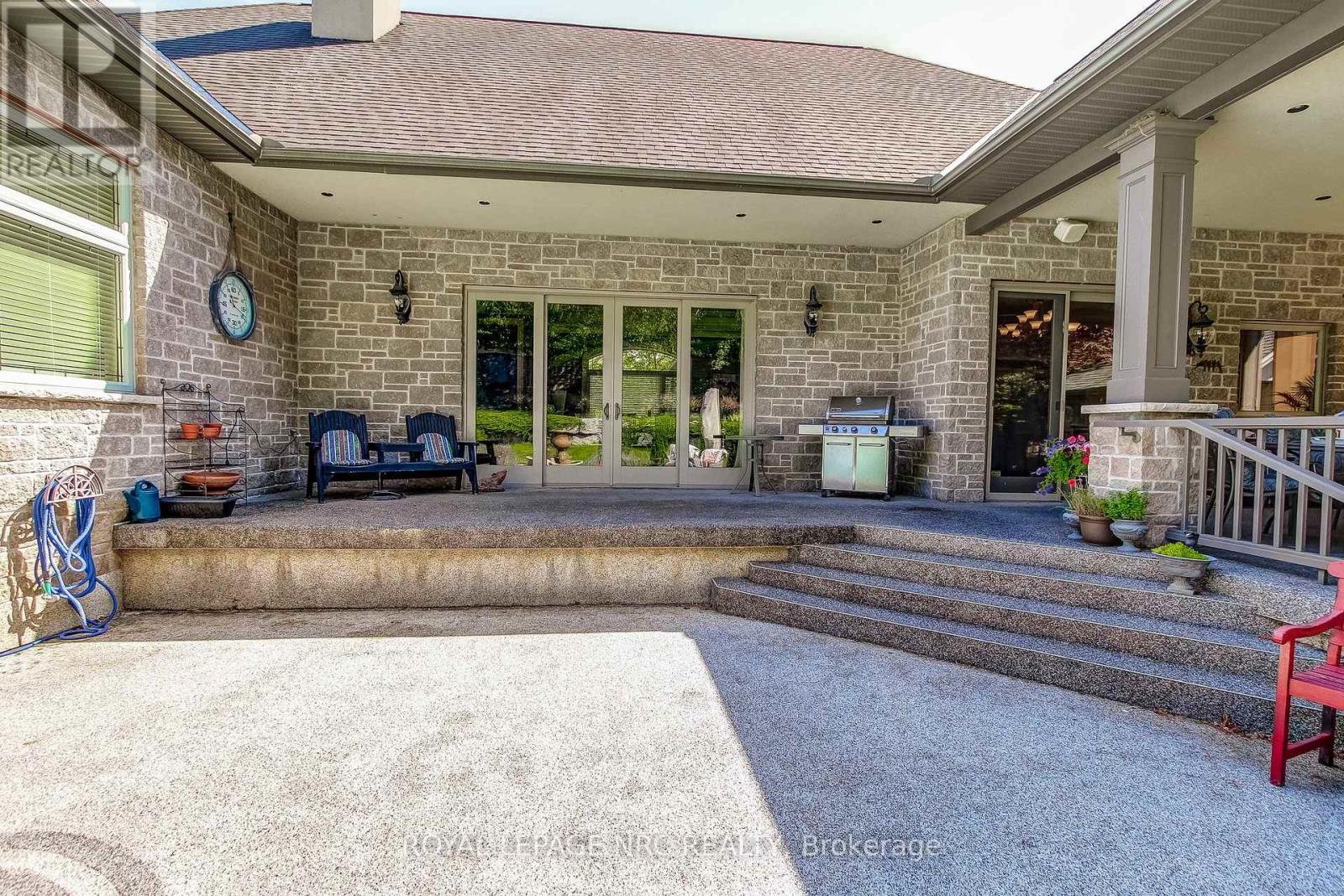 6725 Domenic Crescent, Niagara Falls (Stamford), Ontario  L2J 4L5 - Photo 34 - X12298461