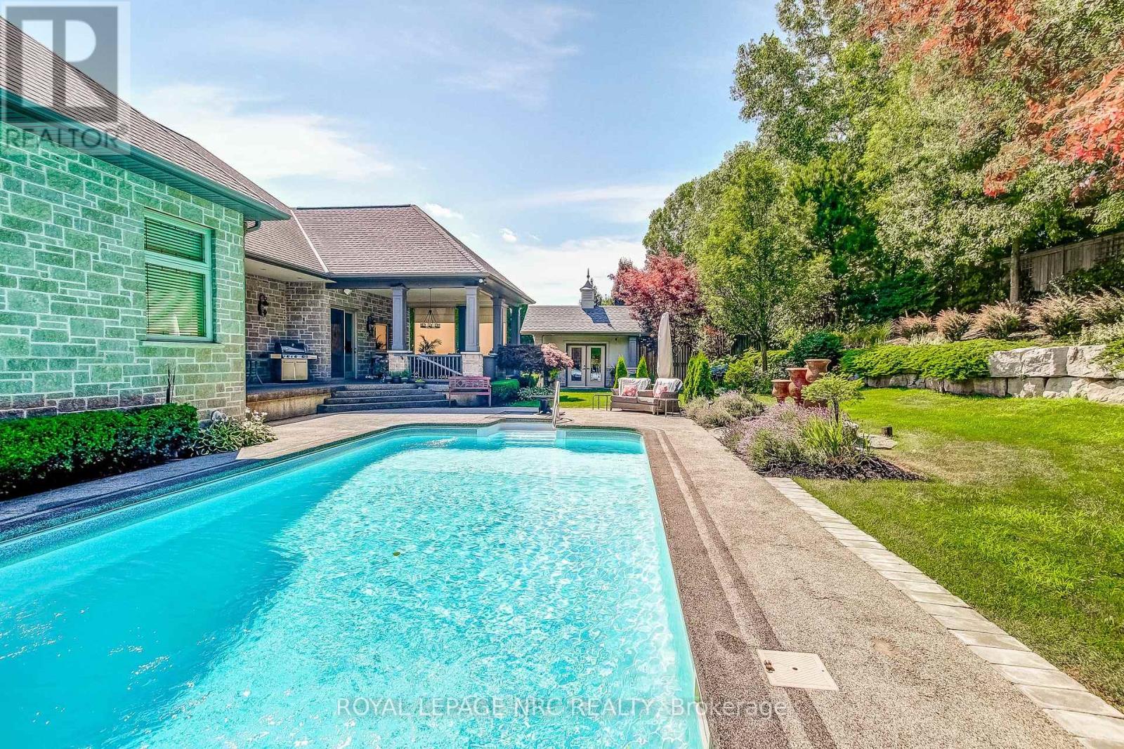 6725 Domenic Crescent, Niagara Falls (Stamford), Ontario  L2J 4L5 - Photo 36 - X12298461