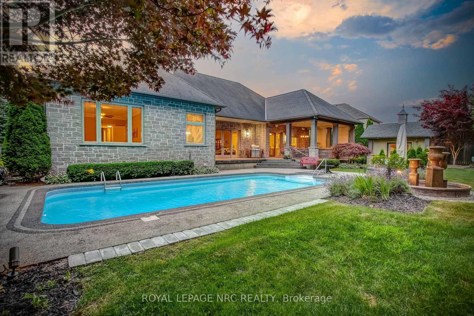 6725 Domenic Crescent, Niagara Falls (Stamford), Ontario  L2J 4L5 - Photo 46 - X12298461