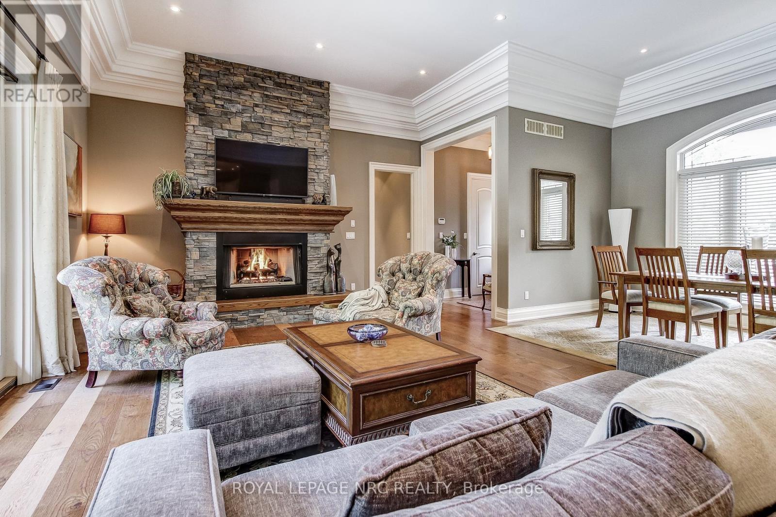 6725 Domenic Crescent, Niagara Falls (Stamford), Ontario  L2J 4L5 - Photo 7 - X12298461