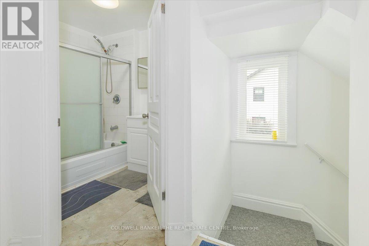 379 Simcoe Street, Newmarket, Ontario  L3Y 2M4 - Photo 19 - N12298261