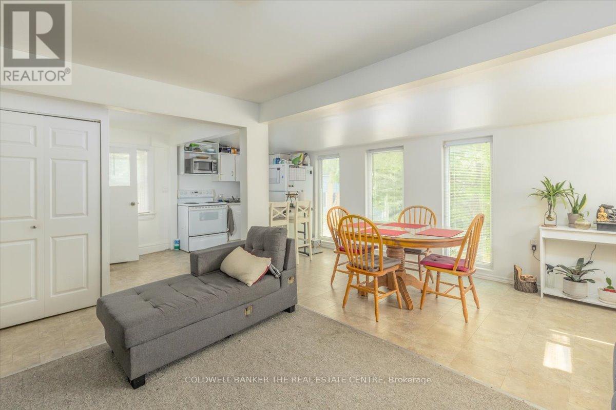 379 Simcoe Street, Newmarket, Ontario  L3Y 2M4 - Photo 22 - N12298261