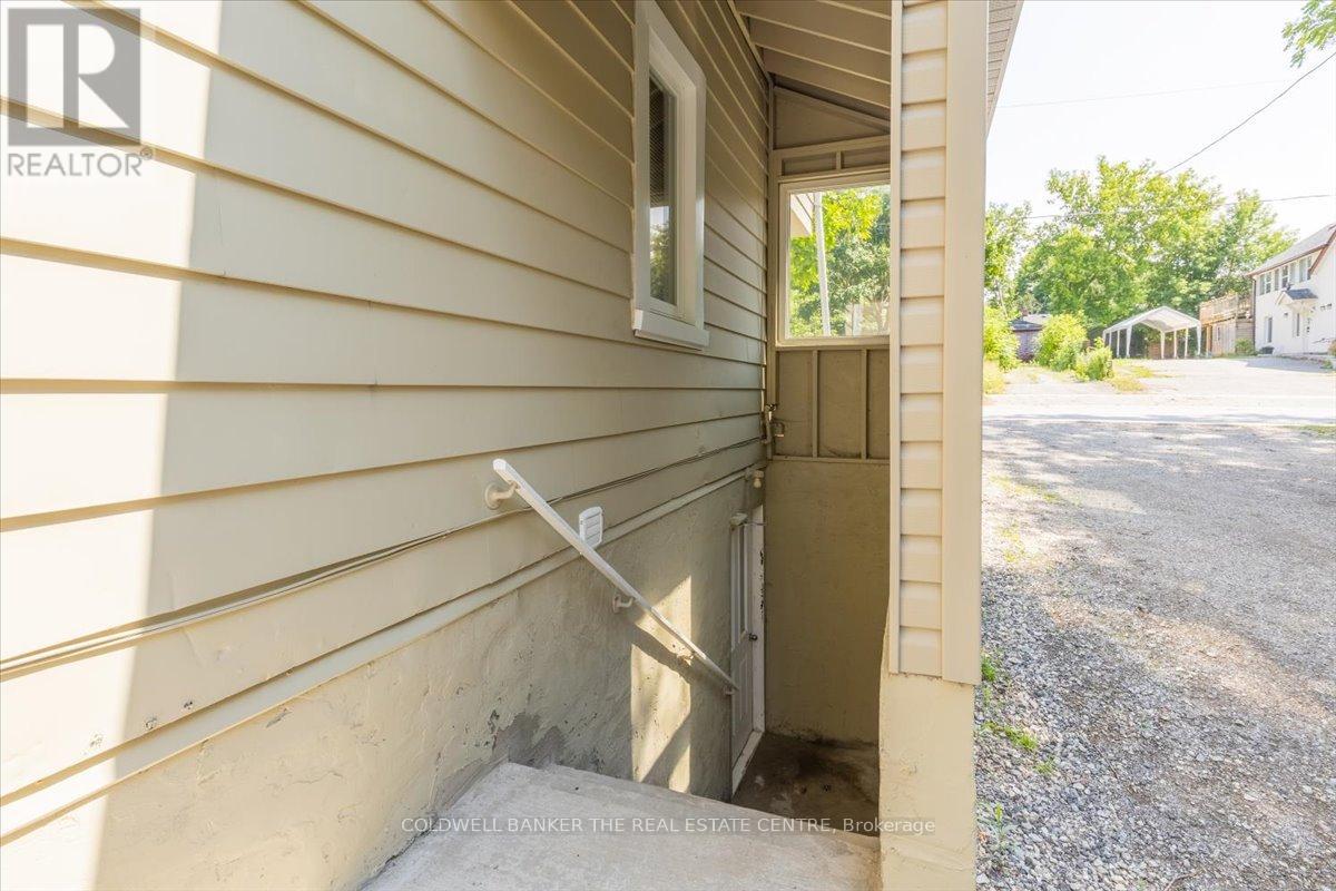 379 Simcoe Street, Newmarket, Ontario  L3Y 2M4 - Photo 34 - N12298261