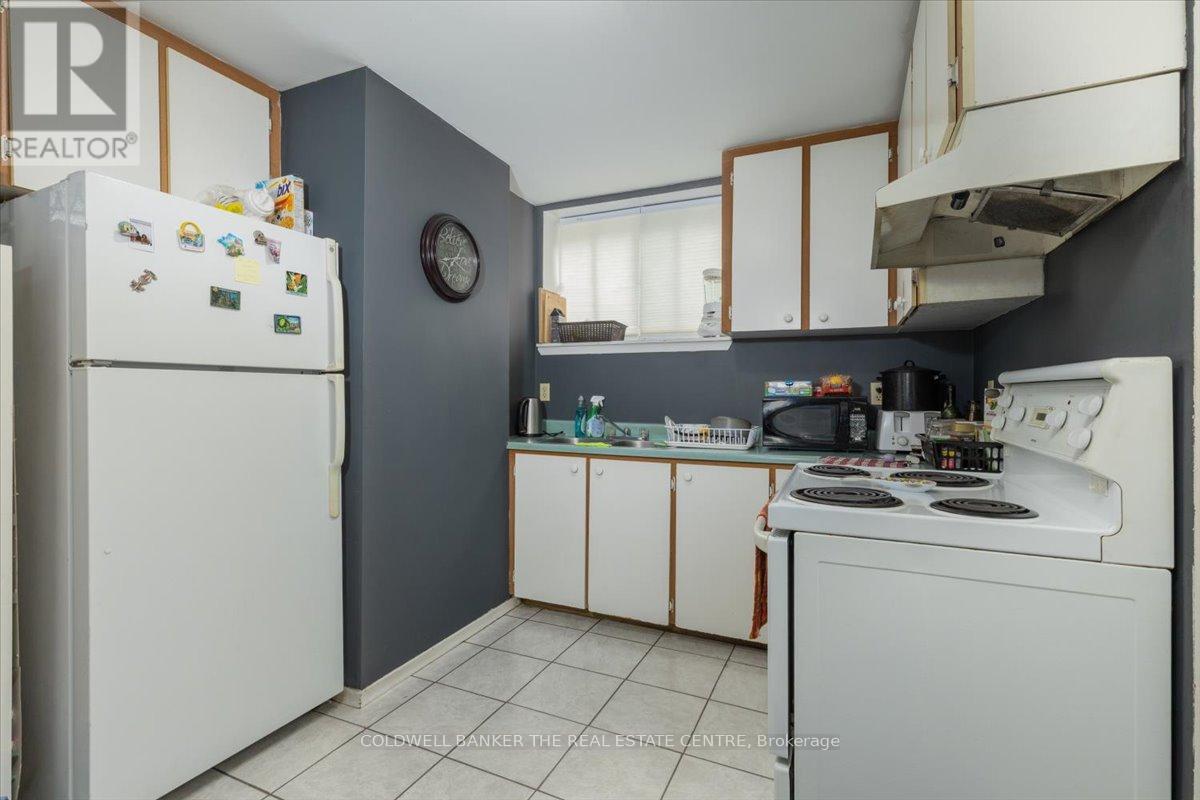 379 Simcoe Street, Newmarket, Ontario  L3Y 2M4 - Photo 36 - N12298261
