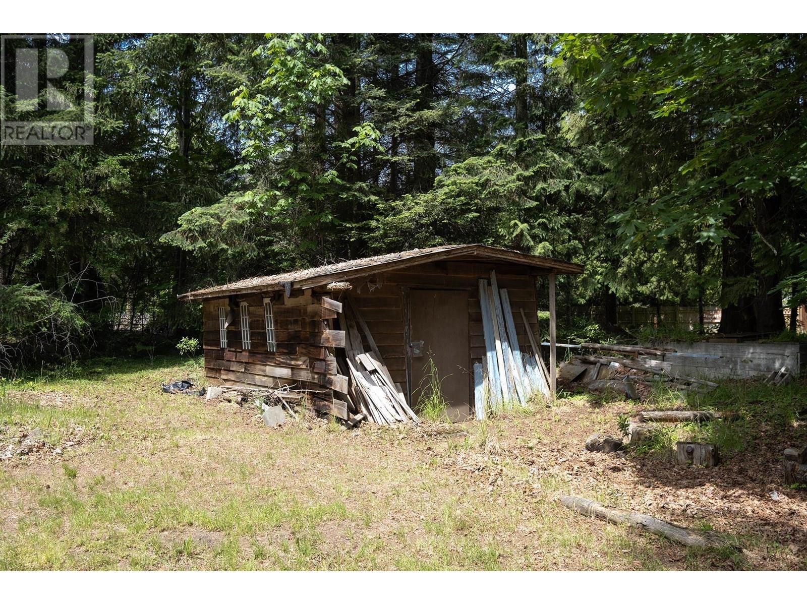 8127 Redrooffs Road, Halfmoon Bay, British Columbia  V7Z 1A7 - Photo 10 - R3029072