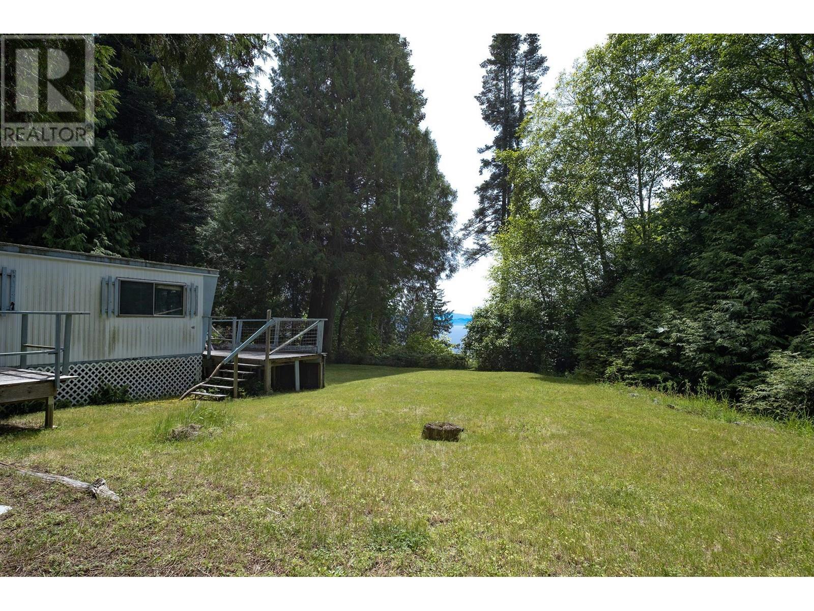 8127 Redrooffs Road, Halfmoon Bay, British Columbia  V7Z 1A7 - Photo 11 - R3029072