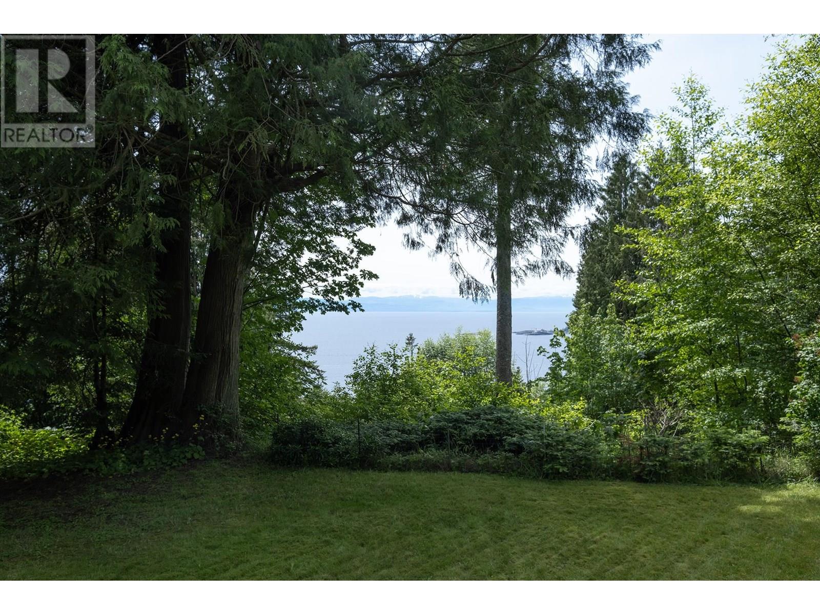8127 Redrooffs Road, Halfmoon Bay, British Columbia  V7Z 1A7 - Photo 3 - R3029072