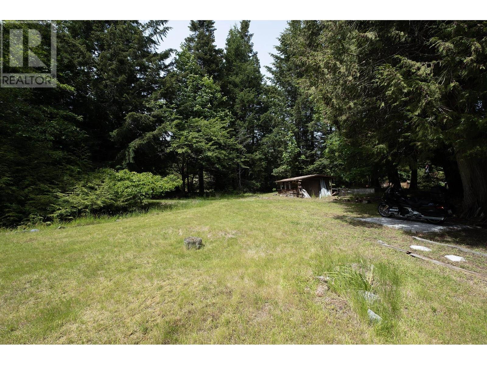 8127 Redrooffs Road, Halfmoon Bay, British Columbia  V7Z 1A7 - Photo 4 - R3029072