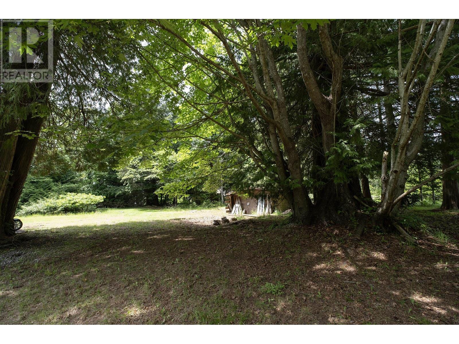 8127 Redrooffs Road, Halfmoon Bay, British Columbia  V7Z 1A7 - Photo 5 - R3029072