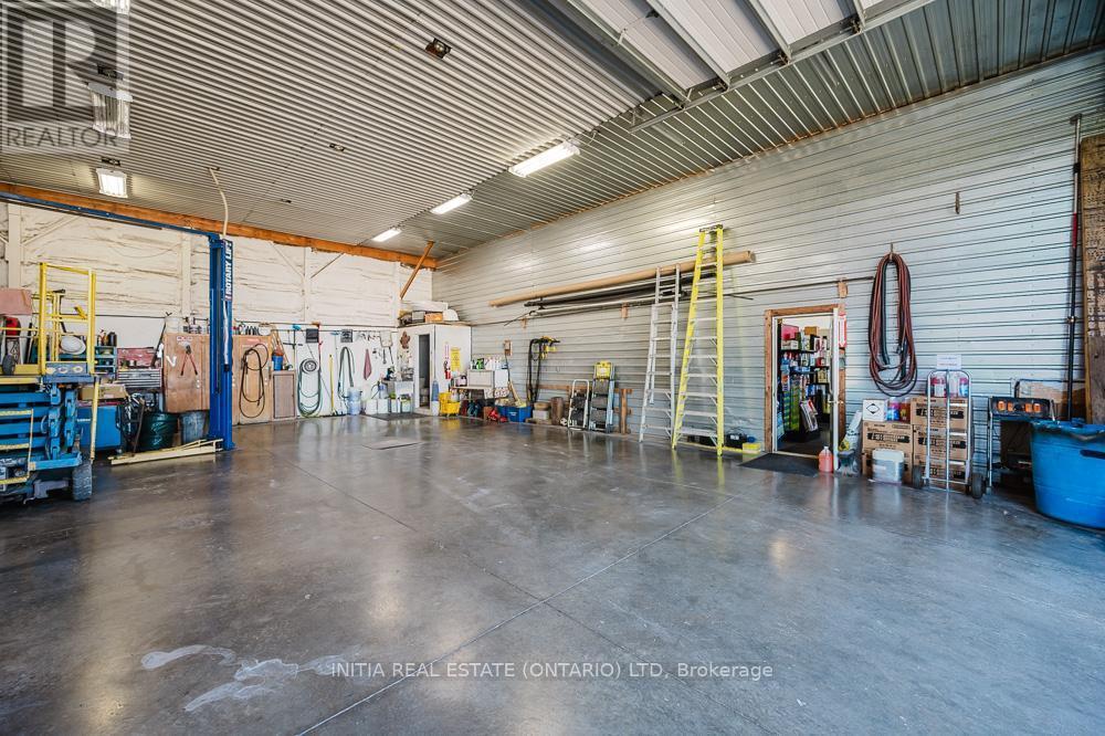 9450 Longwoods Road, Chatham-Kent, Ontario  N7M 5J7 - Photo 19 - X12296706