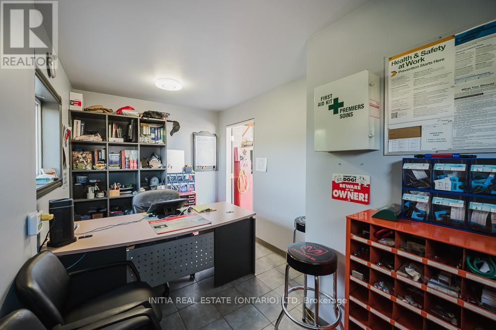 9450 Longwoods Road, Chatham-Kent, Ontario  N7M 5J7 - Photo 20 - X12296706