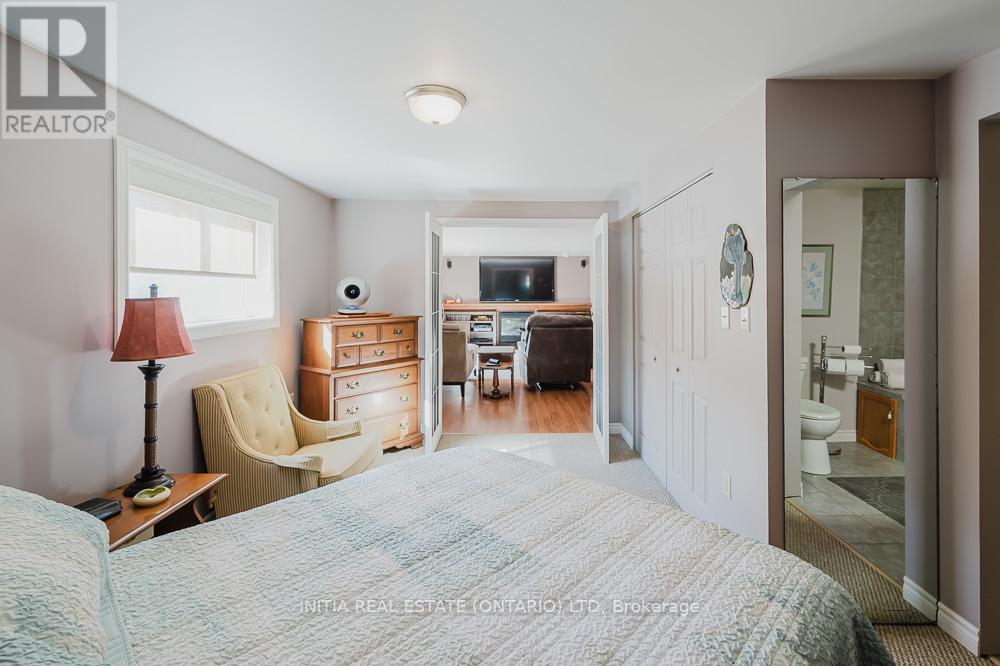 9450 Longwoods Road, Chatham-Kent, Ontario  N7M 5J7 - Photo 15 - X12296706