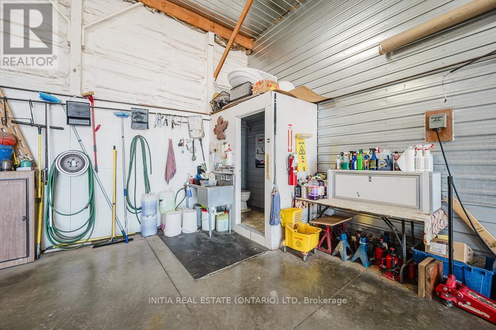 9450 Longwoods Road, Chatham-Kent, Ontario  N7M 5J7 - Photo 21 - X12296706