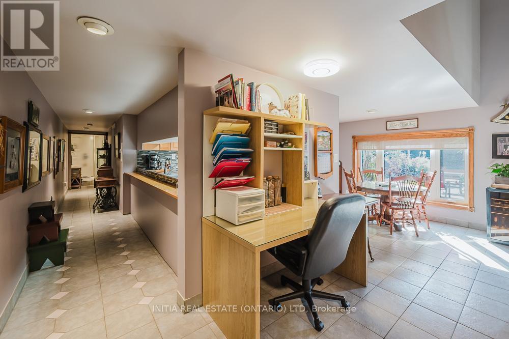 9450 Longwoods Road, Chatham-Kent, Ontario  N7M 5J7 - Photo 5 - X12296706