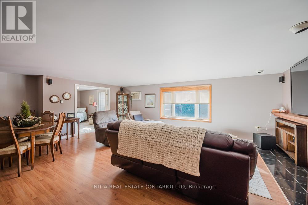 9450 Longwoods Road, Chatham-Kent, Ontario  N7M 5J7 - Photo 8 - X12296706
