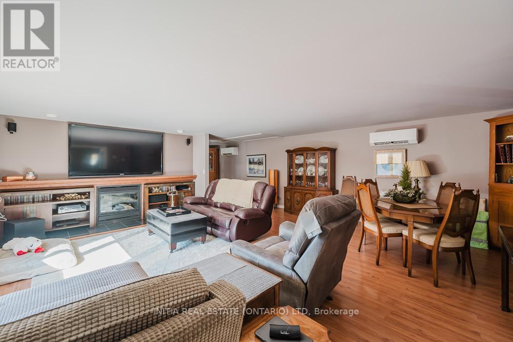 9450 Longwoods Road, Chatham-Kent, Ontario  N7M 5J7 - Photo 9 - X12296706