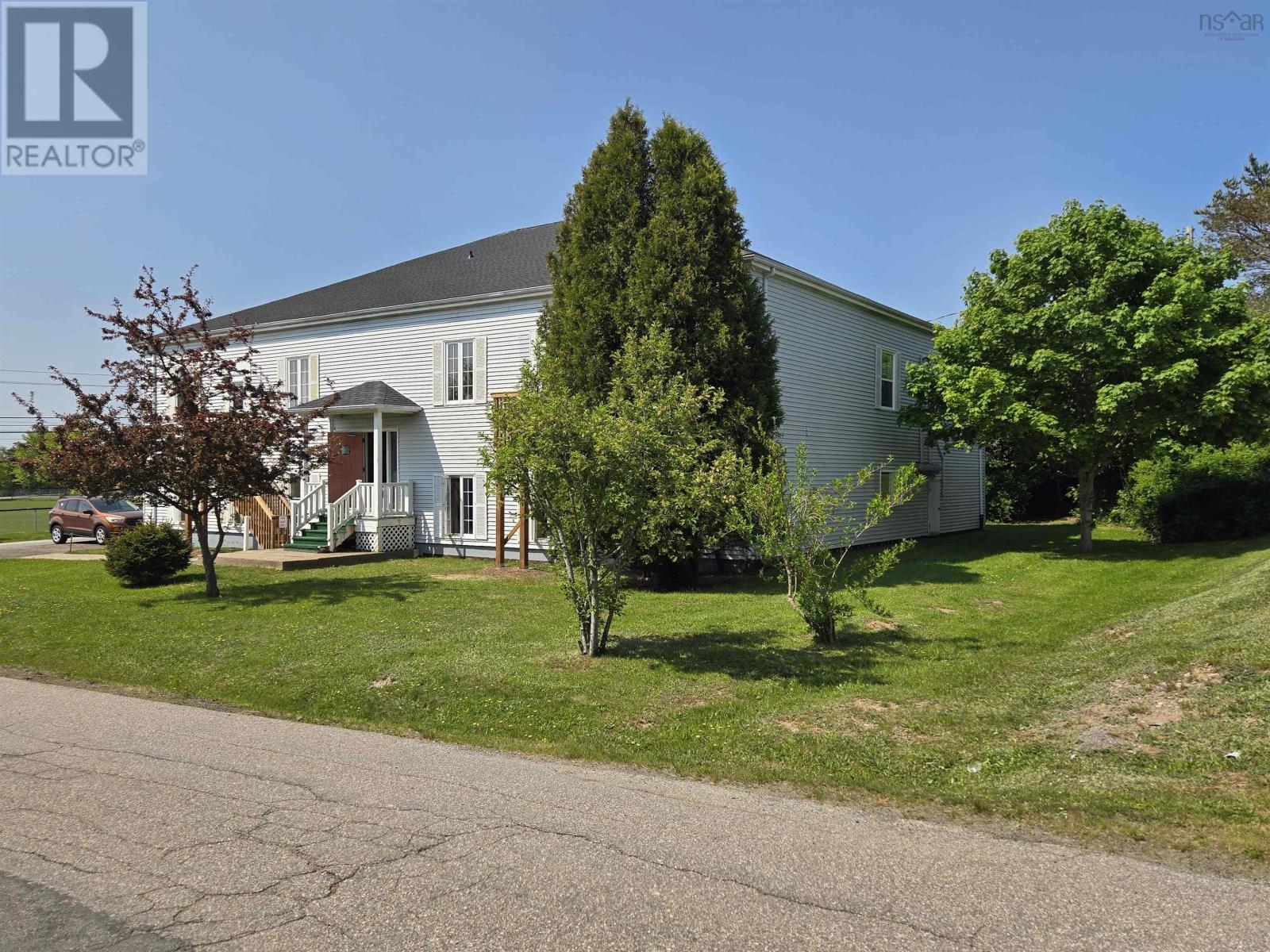 127-140-142-144 Third Avenue, 127 Third, Digby, Nova Scotia  B0V 1A0 - Photo 2 - 202502304