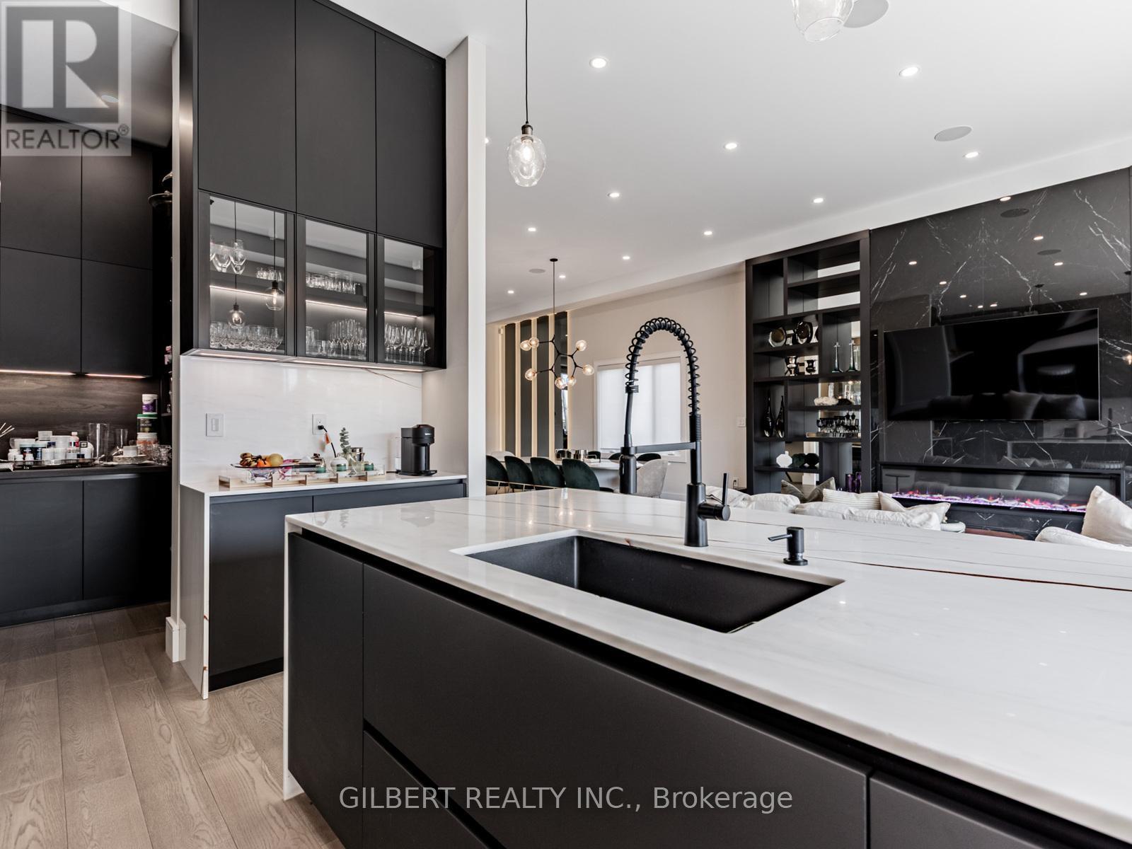 485 Ridelle Avenue, Toronto, Ontario  M6B 1K6 - Photo 13 - W12298234