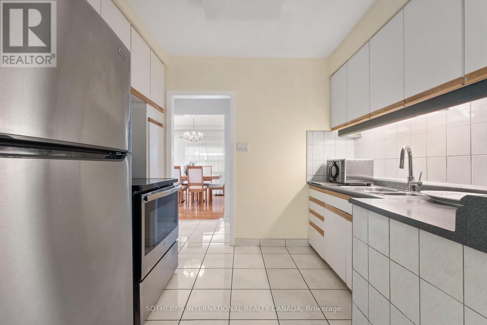 76 Lawnside Drive, Toronto (Rustic), Ontario  M6L 1Z7 - Photo 14 - W12298256