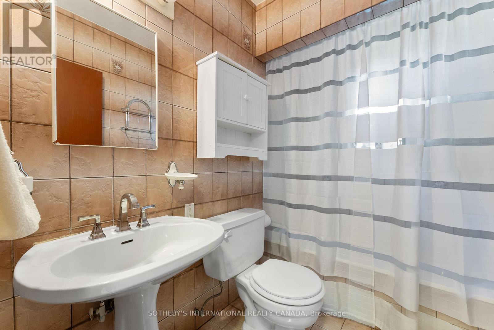 76 Lawnside Drive, Toronto (Rustic), Ontario  M6L 1Z7 - Photo 18 - W12298256