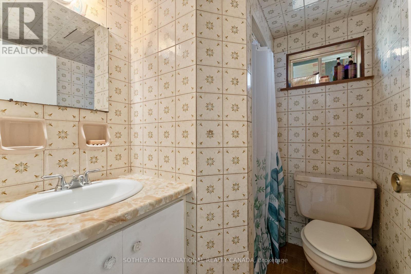 76 Lawnside Drive, Toronto (Rustic), Ontario  M6L 1Z7 - Photo 26 - W12298256