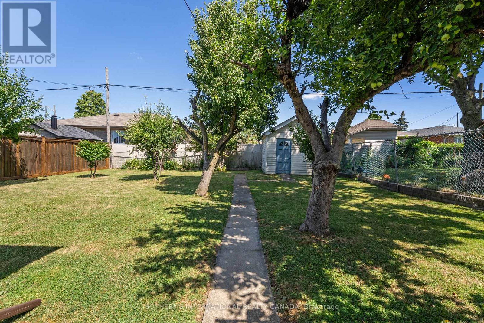 76 Lawnside Drive, Toronto (Rustic), Ontario  M6L 1Z7 - Photo 33 - W12298256