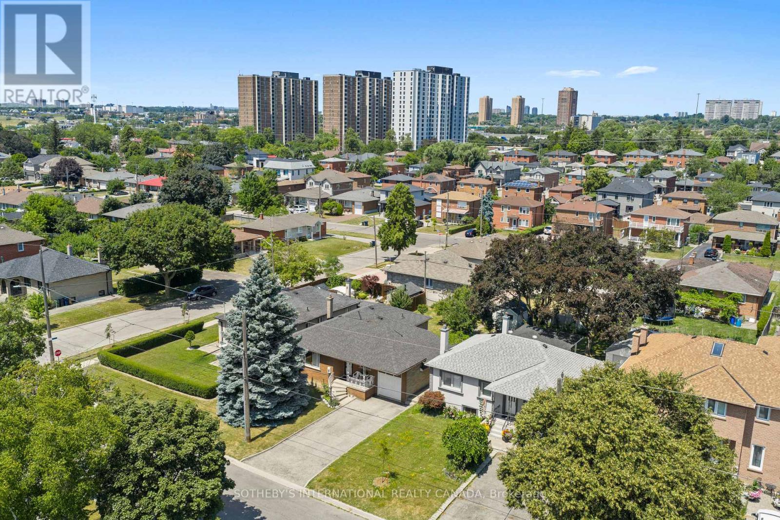 76 Lawnside Drive, Toronto (Rustic), Ontario  M6L 1Z7 - Photo 40 - W12298256
