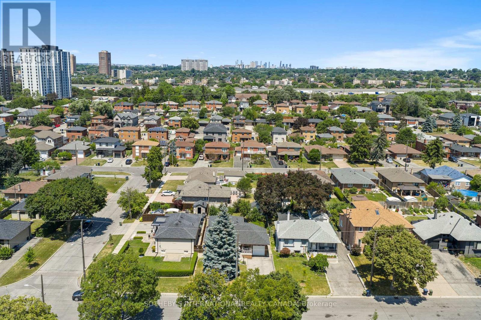 76 Lawnside Drive, Toronto (Rustic), Ontario  M6L 1Z7 - Photo 41 - W12298256