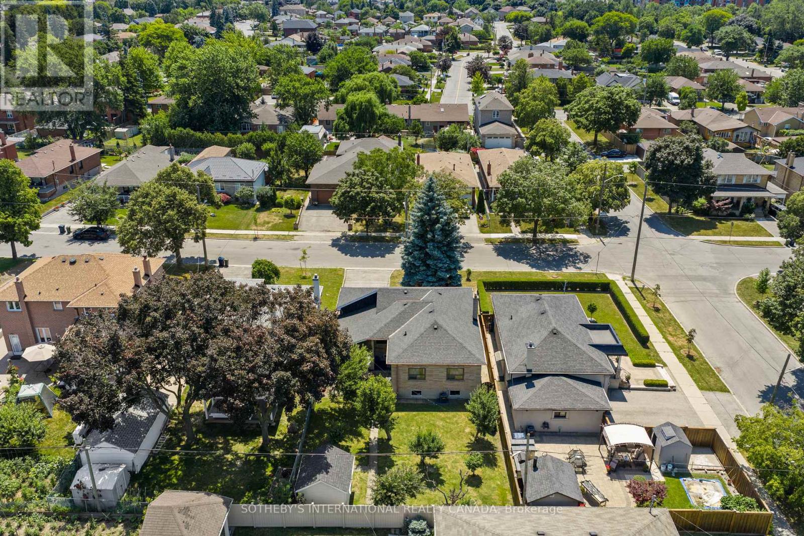 76 Lawnside Drive, Toronto (Rustic), Ontario  M6L 1Z7 - Photo 43 - W12298256