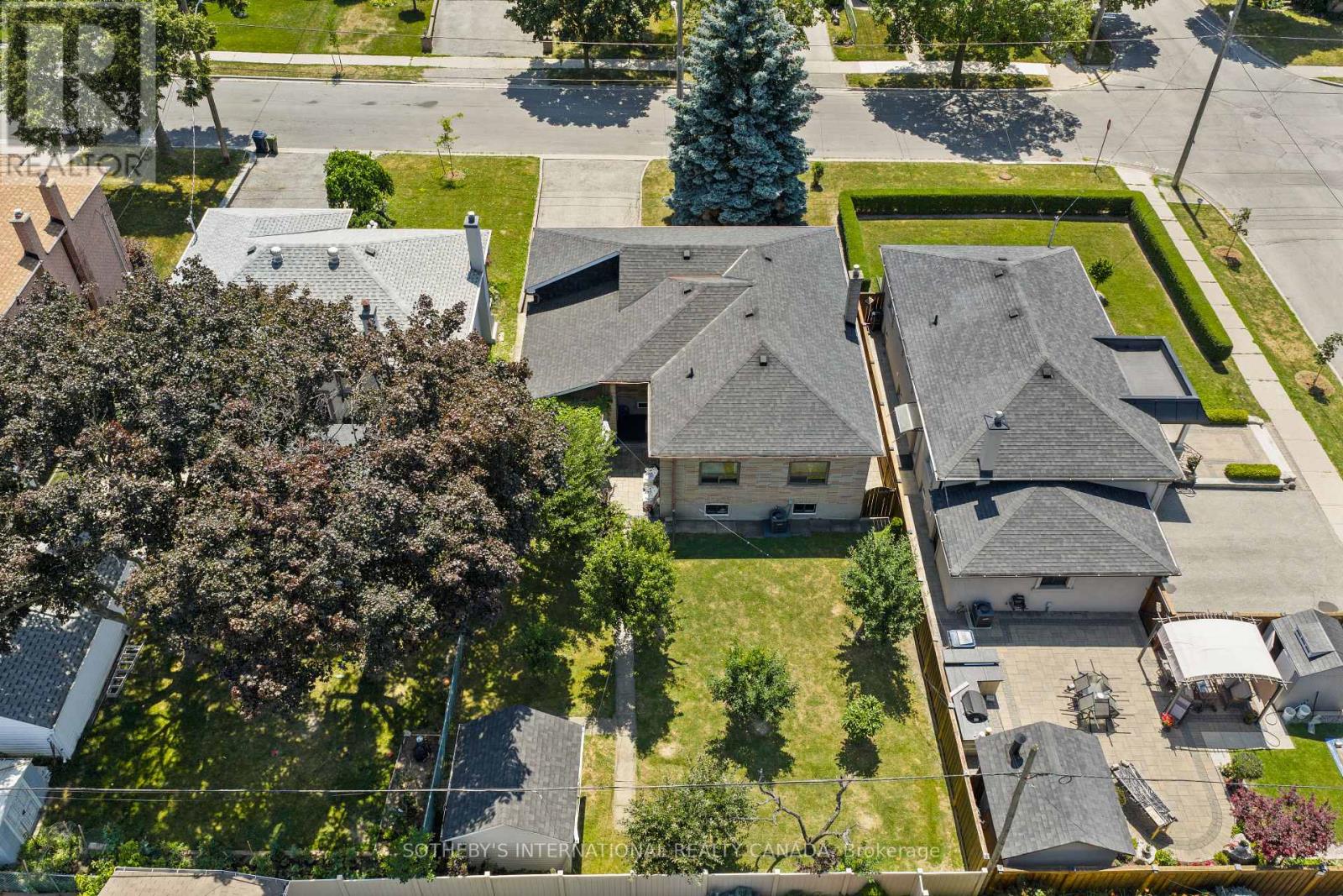 76 Lawnside Drive, Toronto (Rustic), Ontario  M6L 1Z7 - Photo 48 - W12298256