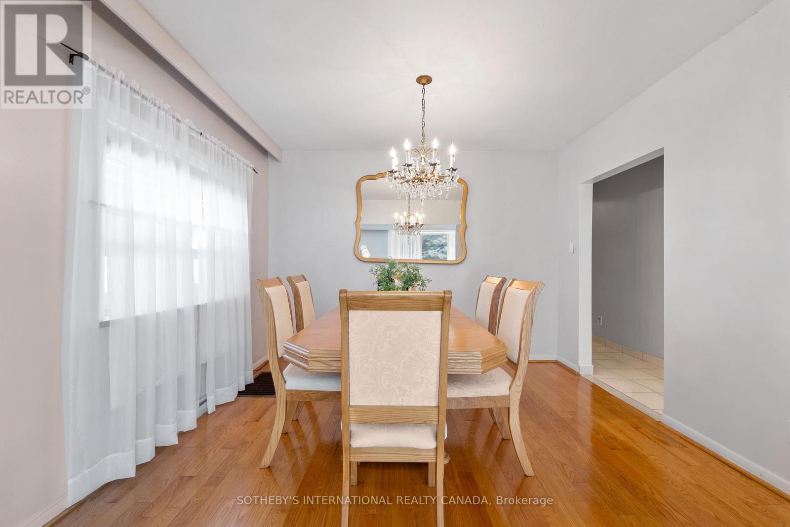 76 Lawnside Drive, Toronto (Rustic), Ontario  M6L 1Z7 - Photo 5 - W12298256