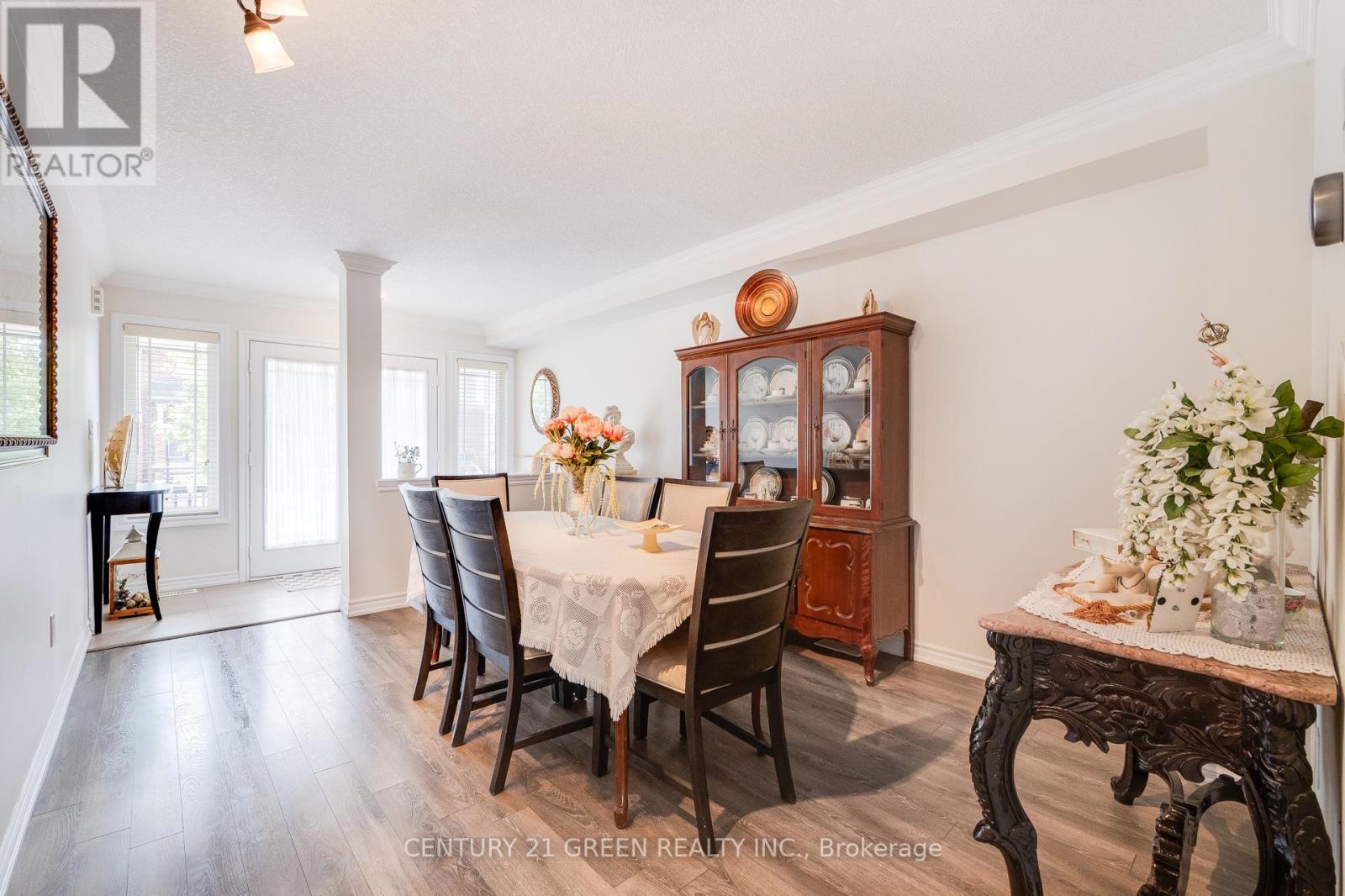 22 Scarletwood Street, Hamilton, Ontario  L8J 0K8 - Photo 10 - X12298287