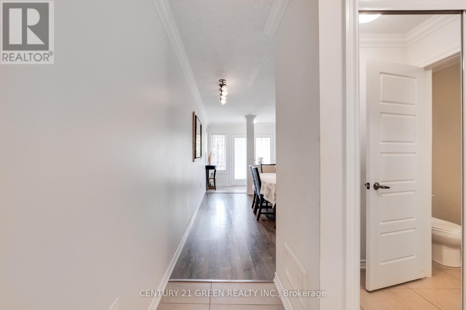 22 Scarletwood Street, Hamilton, Ontario  L8J 0K8 - Photo 12 - X12298287