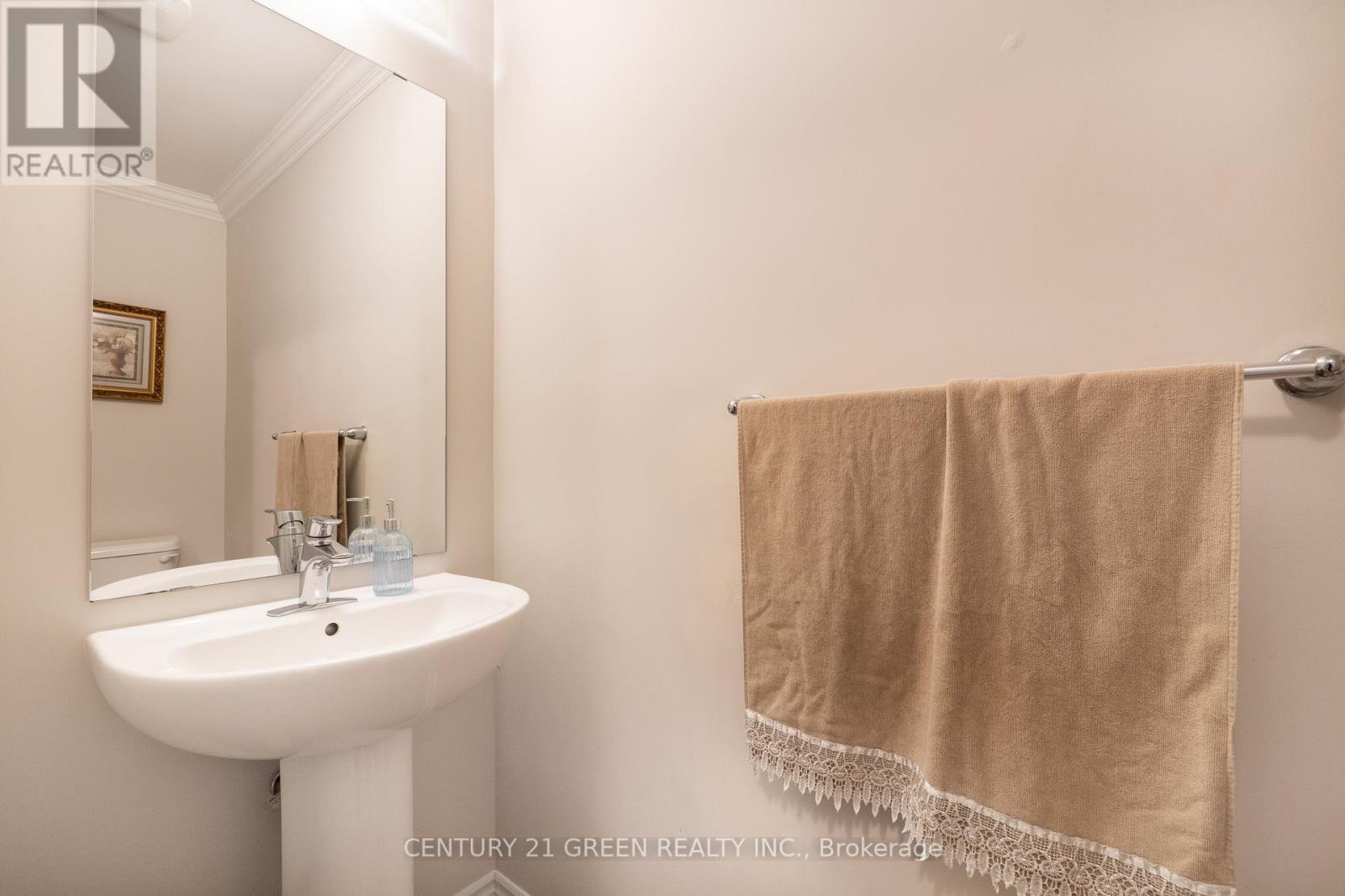 22 Scarletwood Street, Hamilton, Ontario  L8J 0K8 - Photo 13 - X12298287